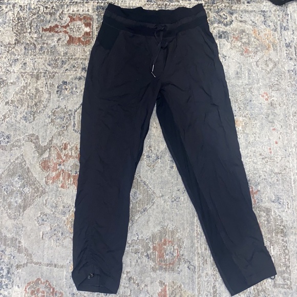 Lululemon Athletica Black Dance Studio Cropped Pants - Size 4 - Picture 2 of 6